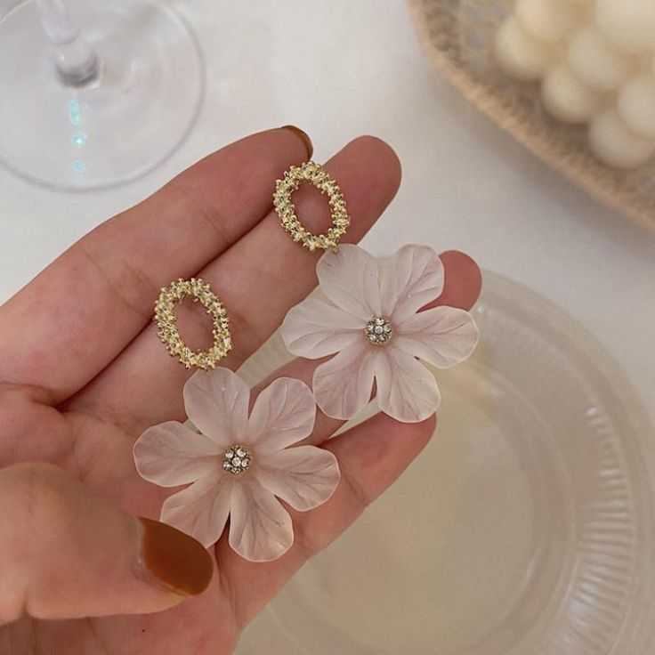 White flower earring