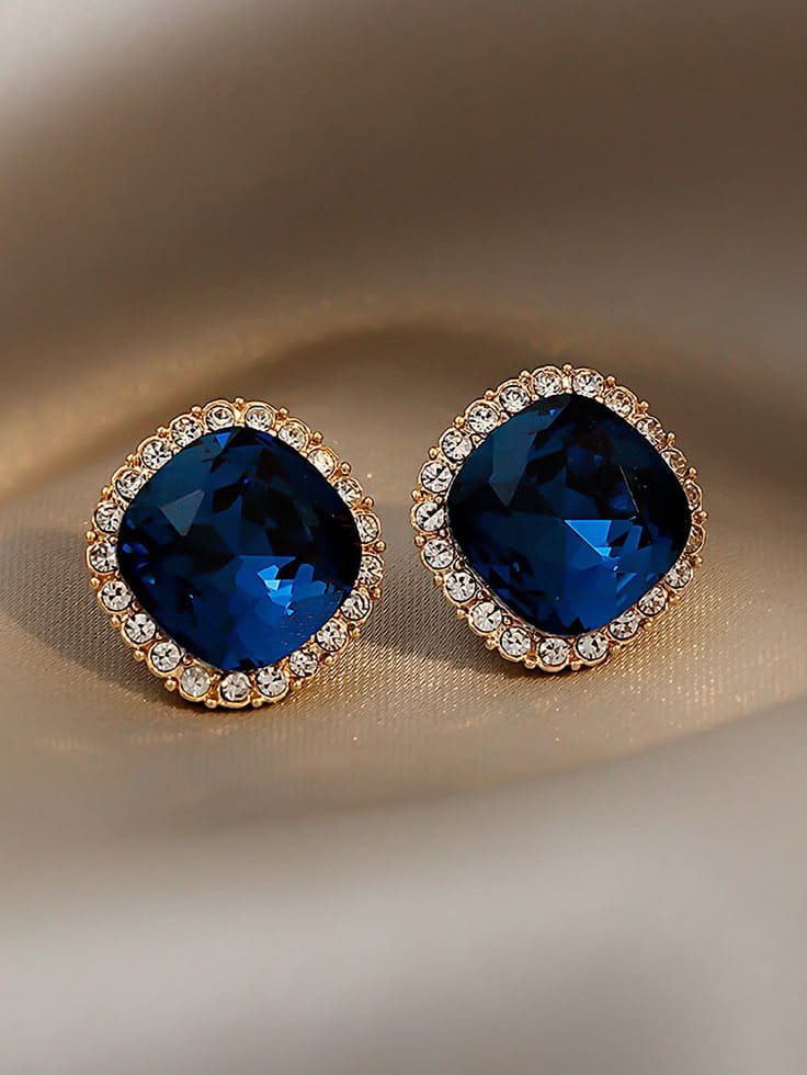 Blue stud daimond earring
