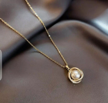 pearl/curb chain pandant