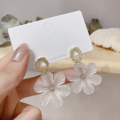 White flower earring