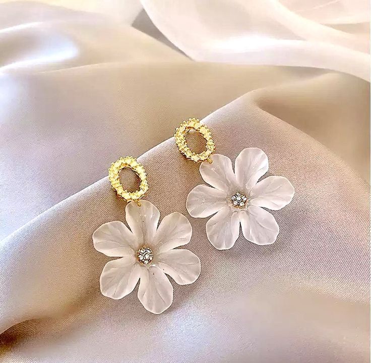 White flower earring