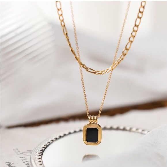 Double chain necklace