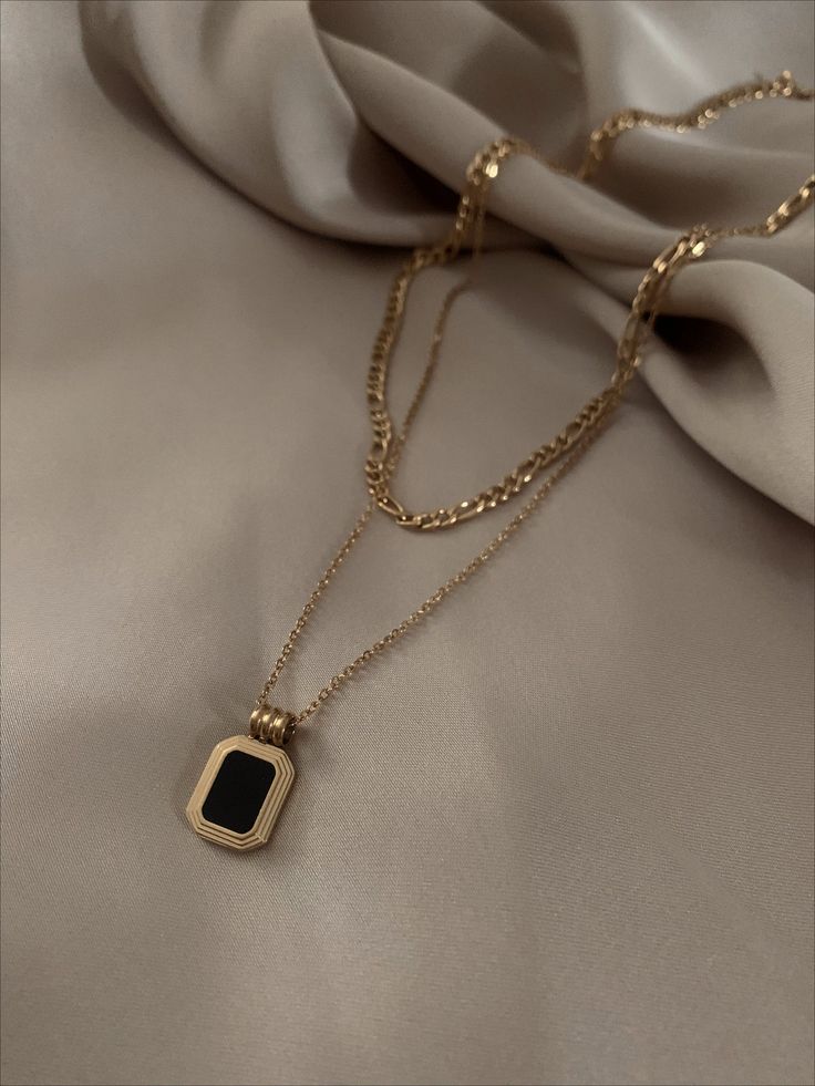 Double chain necklace